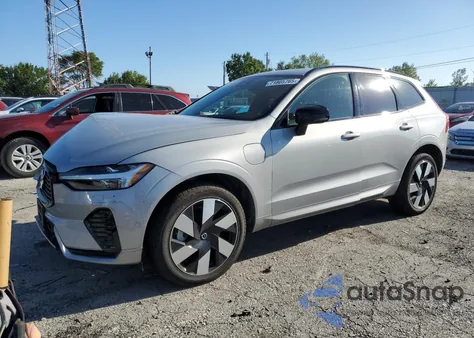 2025 Volvo Xc60 Ultra z USA, uszkodzony, nr VIN YV4H60RM7S1008033